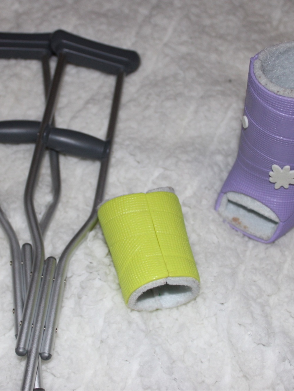 American Girl doll “feel better kit” with 2 casts and crutches